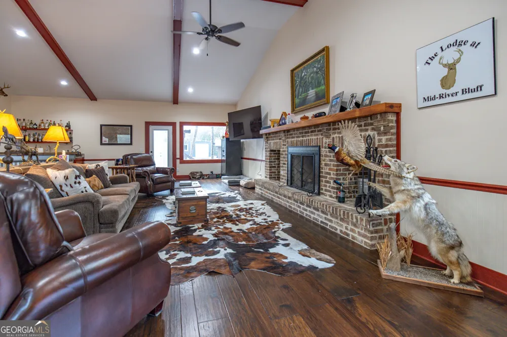 279 Mid River RD White Oak, GA 31568