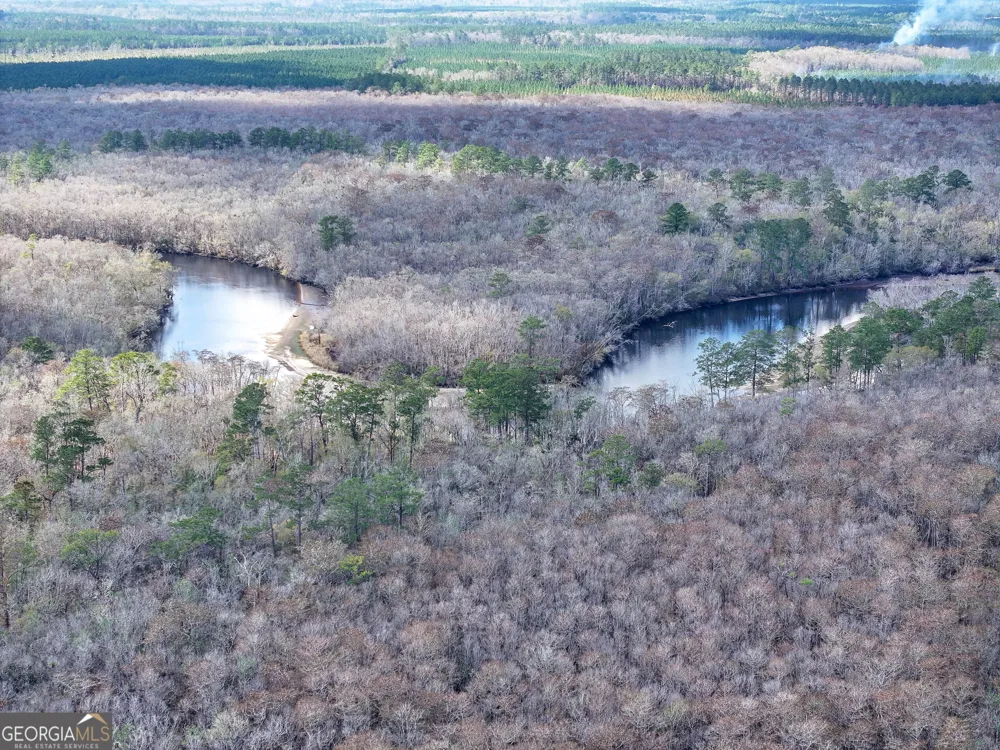 279 Mid River RD White Oak, GA 31568