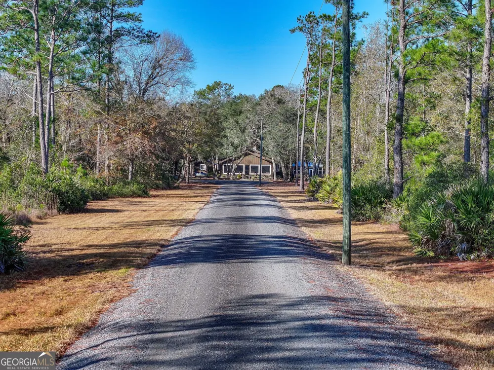 279 Mid River RD White Oak, GA 31568