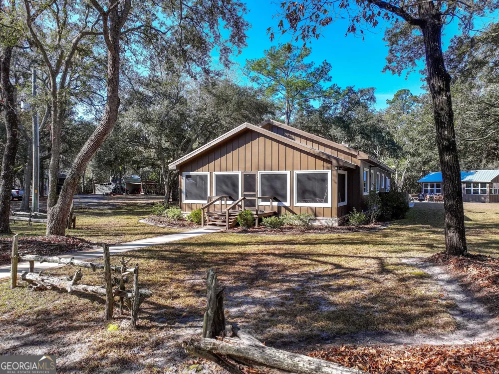 279 Mid River RD White Oak, GA 31568