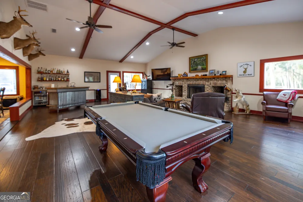279 Mid River RD White Oak, GA 31568