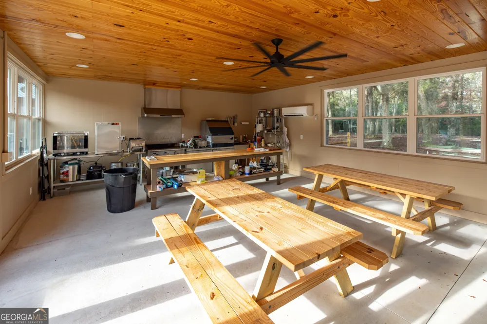 279 Mid River RD White Oak, GA 31568