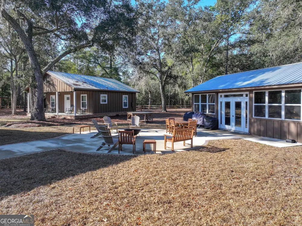 279 Mid River RD White Oak, GA 31568