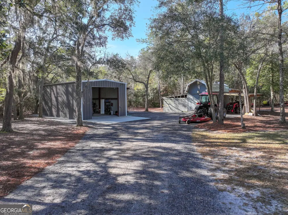 279 Mid River RD White Oak, GA 31568