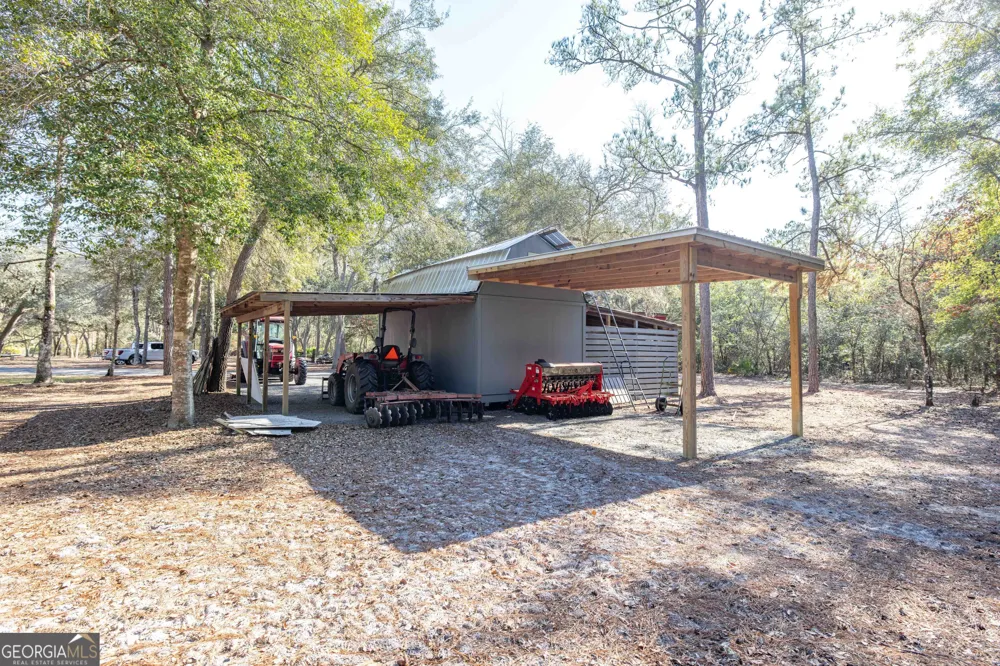 279 Mid River RD White Oak, GA 31568