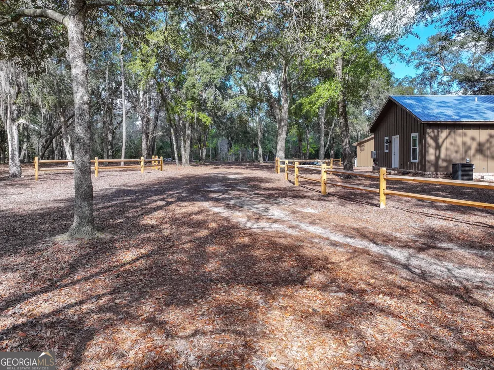 279 Mid River RD White Oak, GA 31568