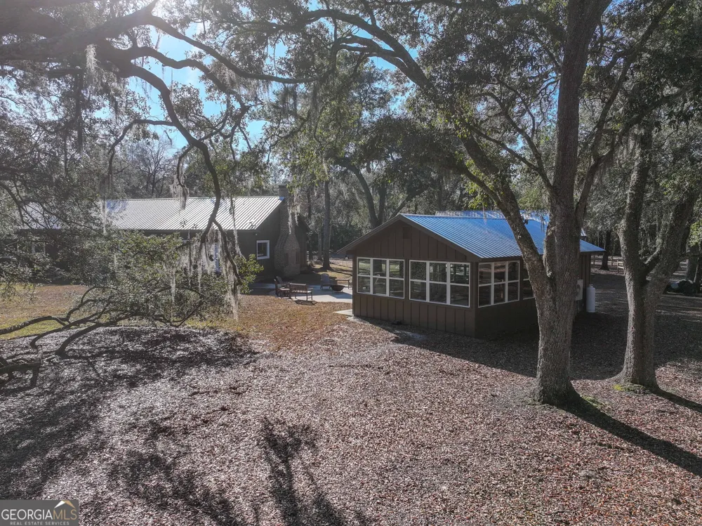 279 Mid River RD White Oak, GA 31568