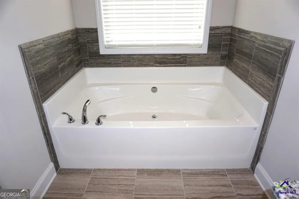 121 Bluecoat TRL Byron, GA 31008