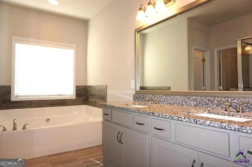 121 Bluecoat TRL Byron, GA 31008