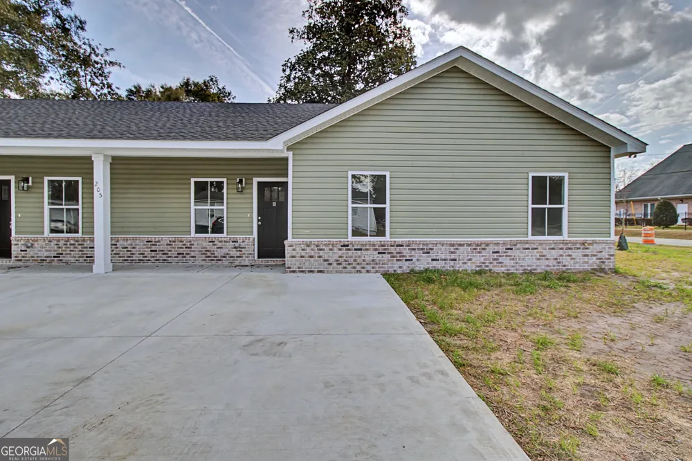 205 Bagley AVE Hinesville, GA 31313