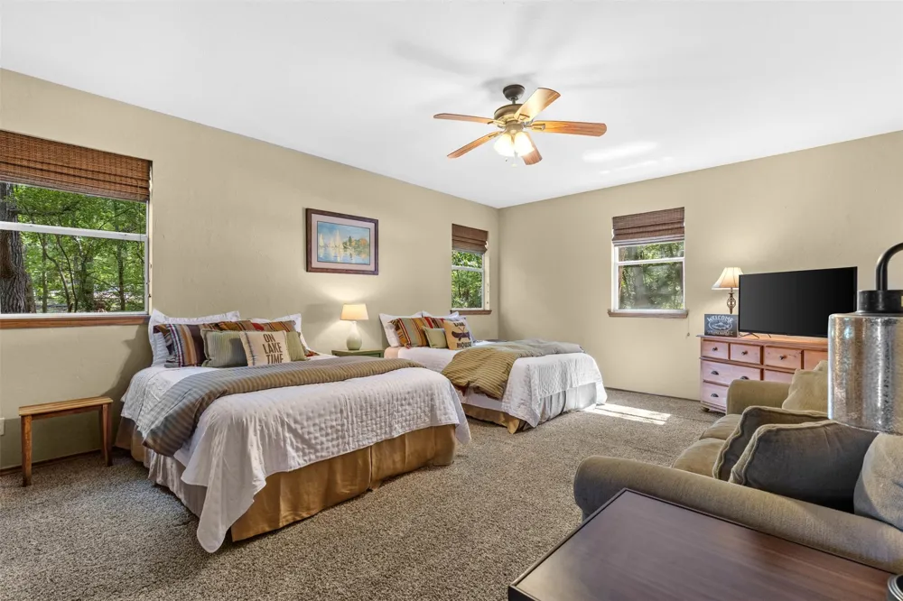 115 Larsen Ln Scroggins, TX 75480