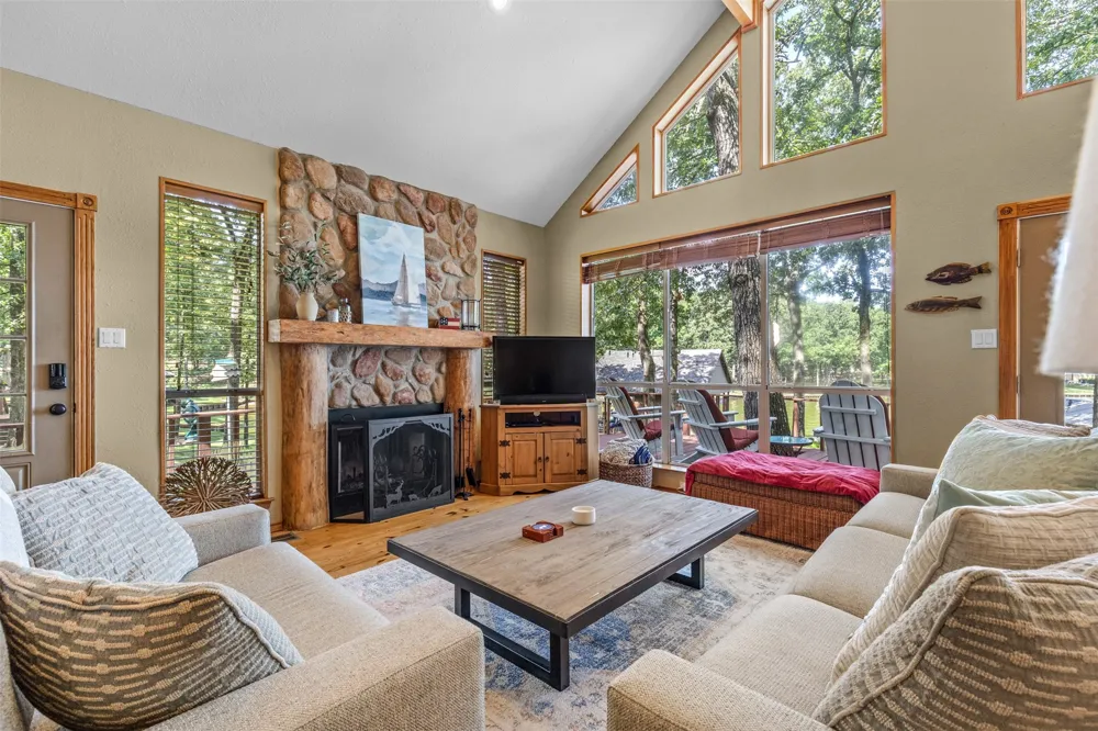 115 Larsen Ln Scroggins, TX 75480