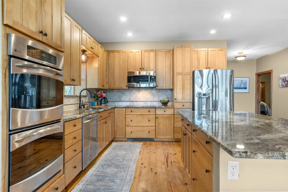 115 Larsen Ln Scroggins, TX 75480