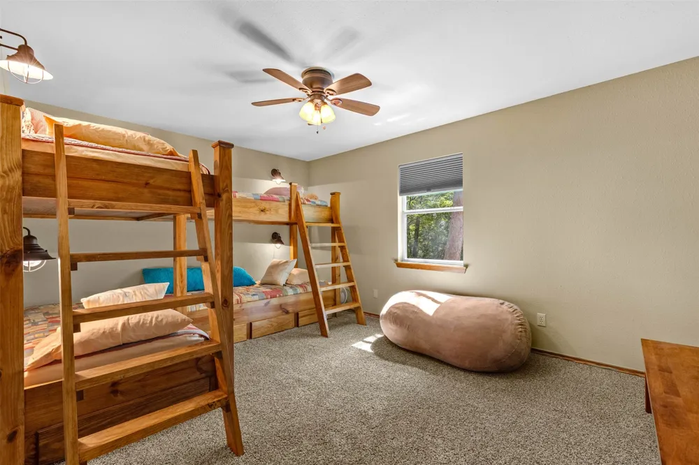 115 Larsen Ln Scroggins, TX 75480
