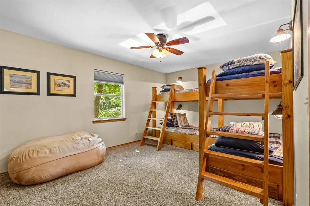 115 Larsen Ln Scroggins, TX 75480
