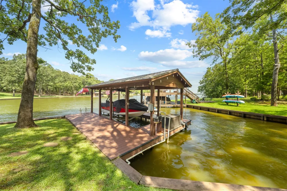 115 Larsen Ln Scroggins, TX 75480