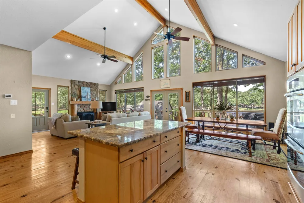 115 Larsen Ln Scroggins, TX 75480