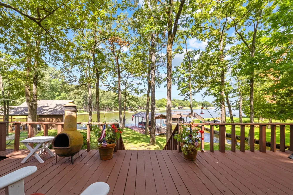 115 Larsen Ln Scroggins, TX 75480
