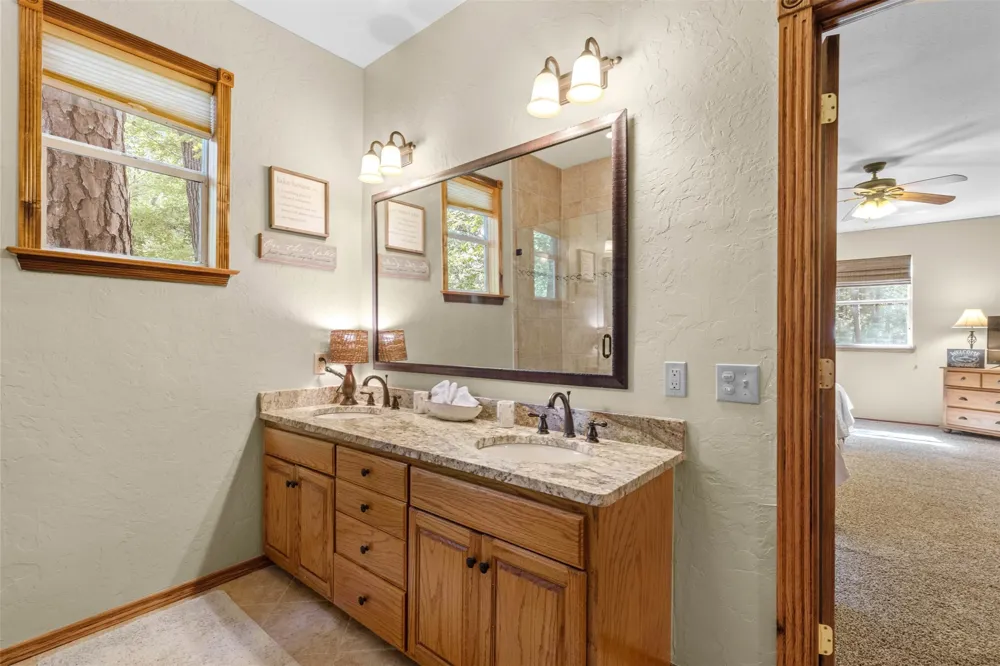 115 Larsen Ln Scroggins, TX 75480
