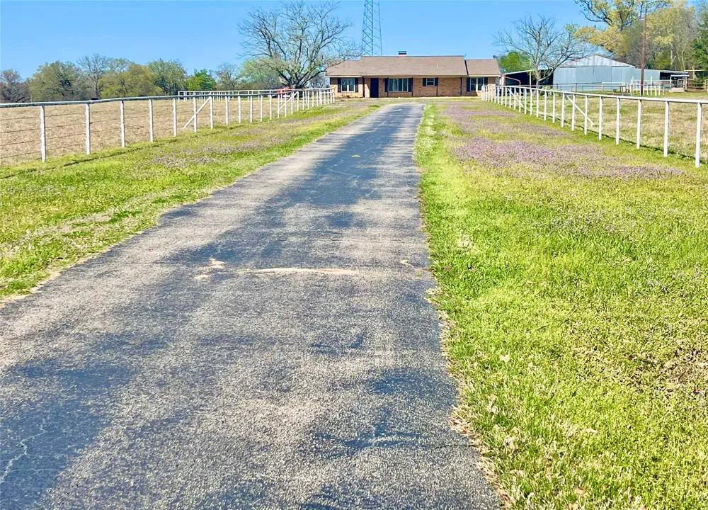 1624 County Road 1560 Alba, TX 75410