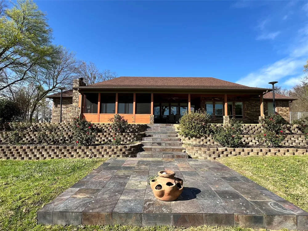 1255 County Road 3400 Emory, TX 75440