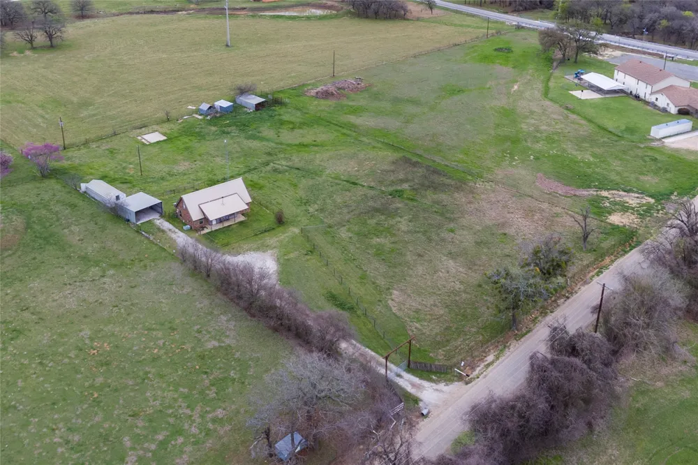 1106 Hcr 1414 Covington, TX 76636