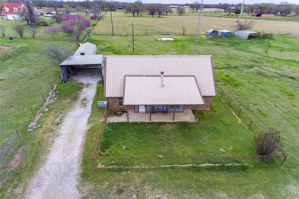 1106 Hcr 1414 Covington, TX 76636