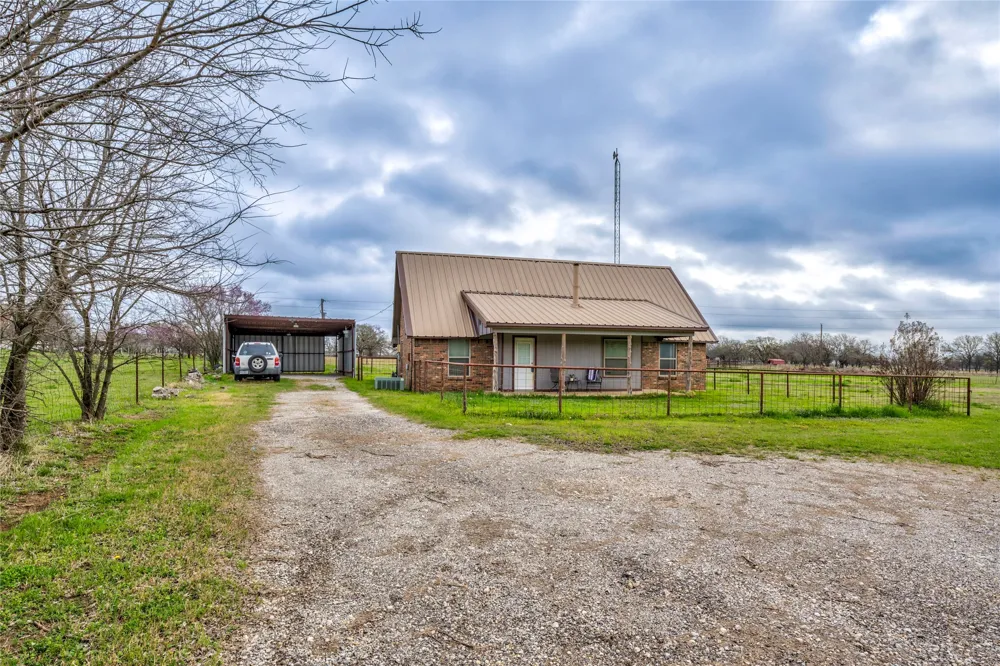1106 Hcr 1414 Covington, TX 76636