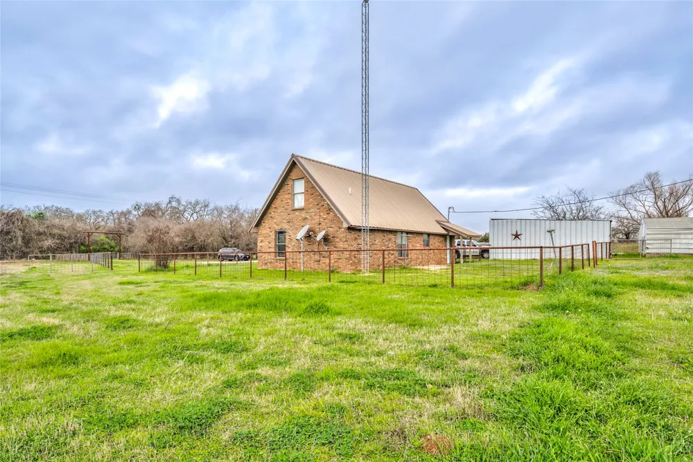 1106 Hcr 1414 Covington, TX 76636