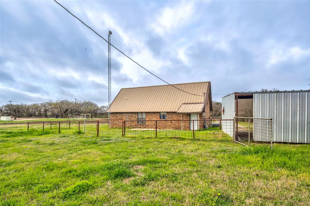1106 Hcr 1414 Covington, TX 76636