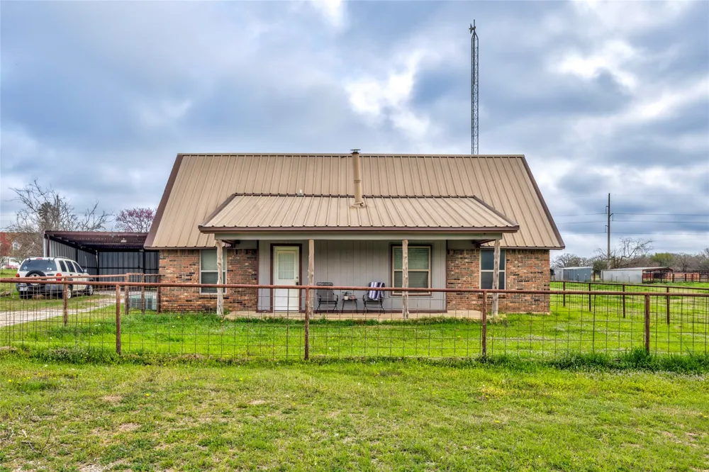 1106 Hcr 1414 Covington, TX 76636