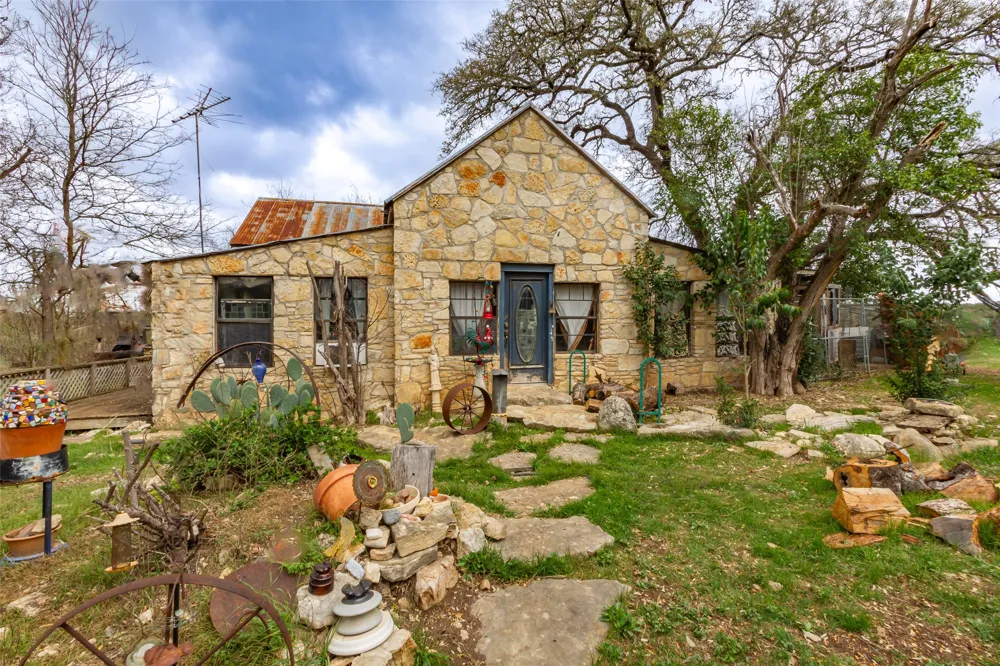 250 Mail Route Fischer, TX 78623