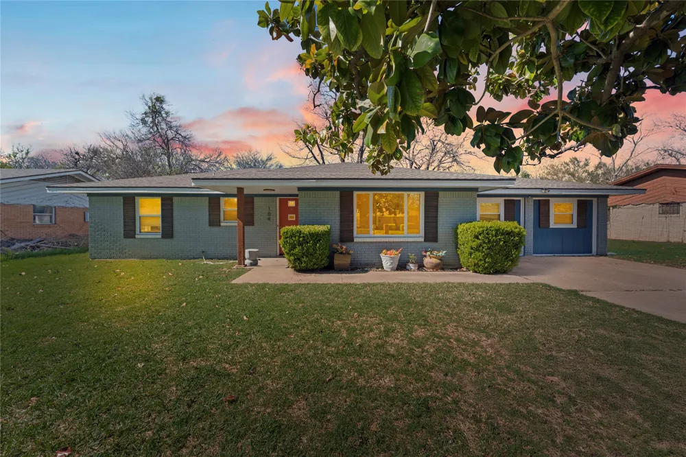 104 E Santa Anna Drive Robinson, TX 76706