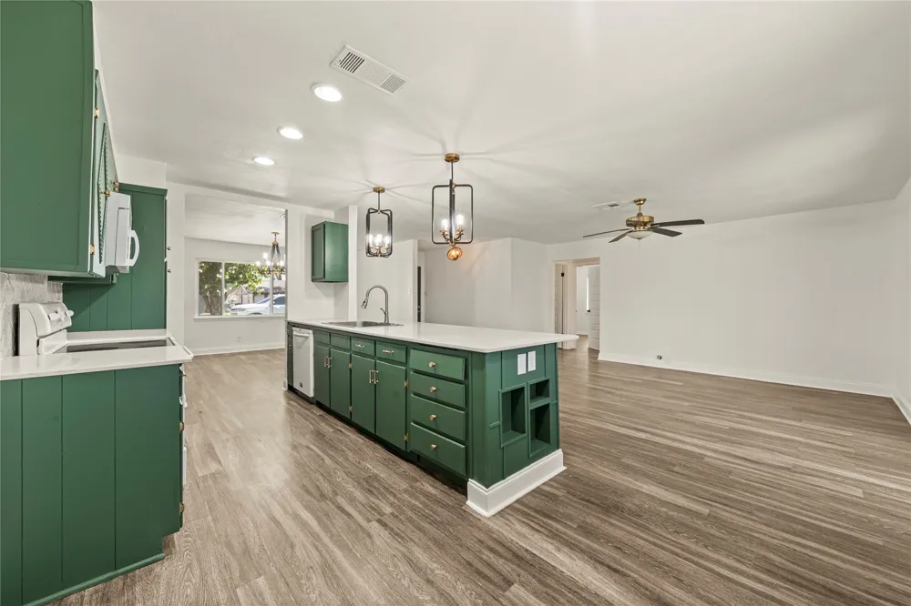 104 E Santa Anna Drive Robinson, TX 76706