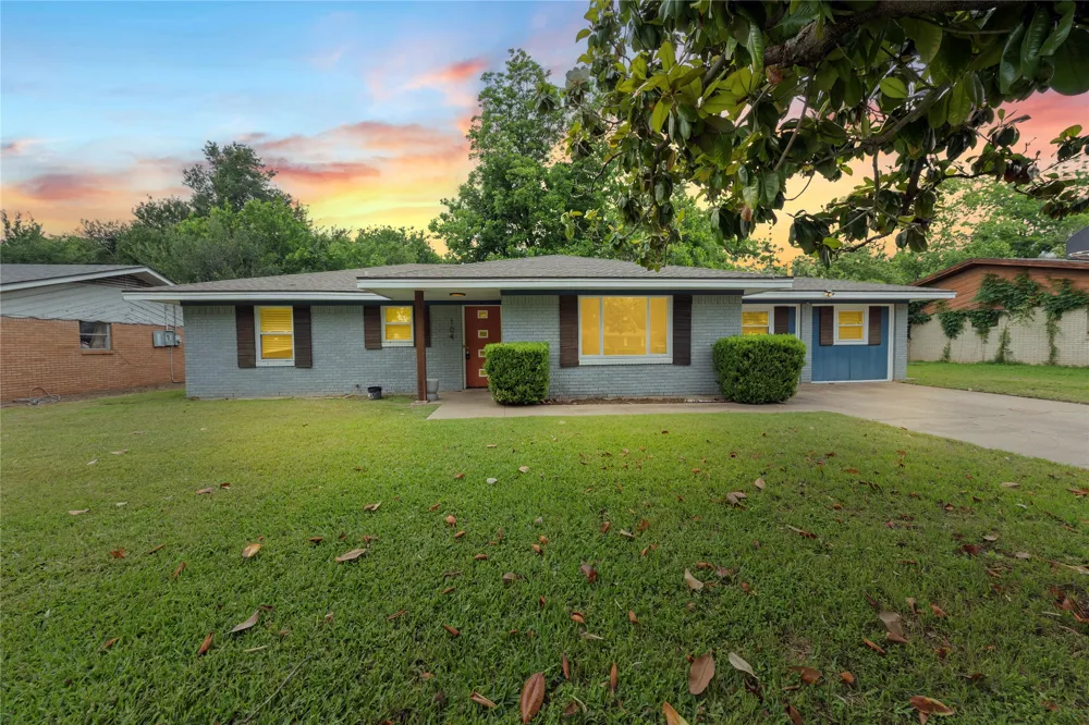 104 E Santa Anna Drive Robinson, TX 76706