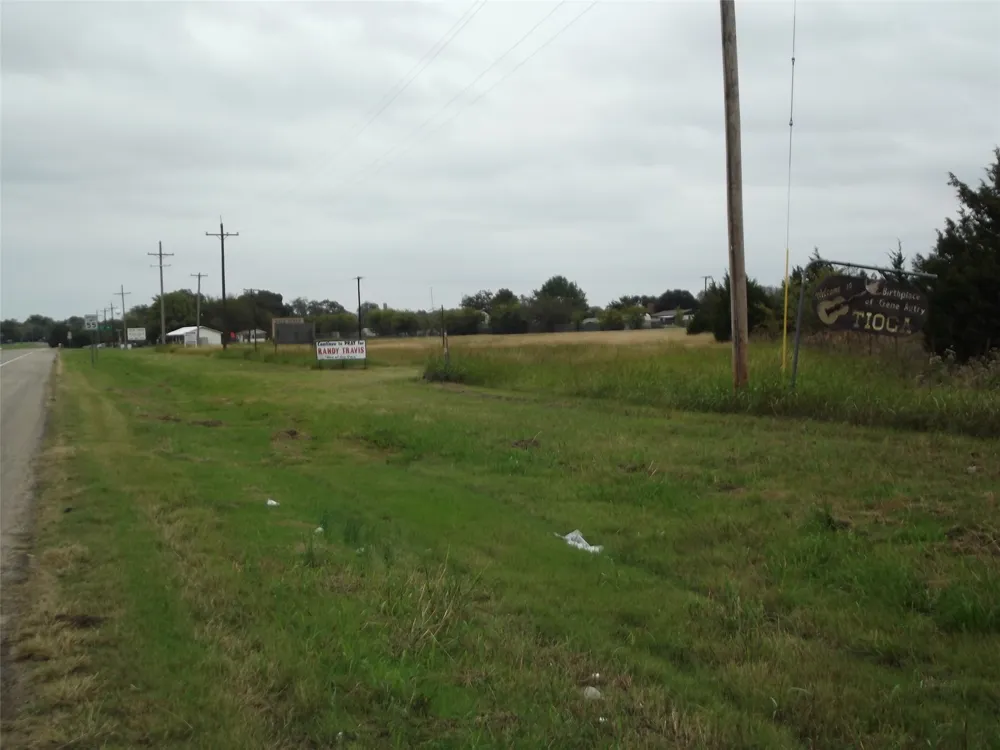 501 S Ray Roberts Parkway Tioga, TX 76271