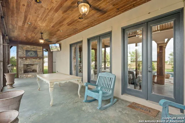 2538 COUNTY ROAD 223 Floresville, TX 78114