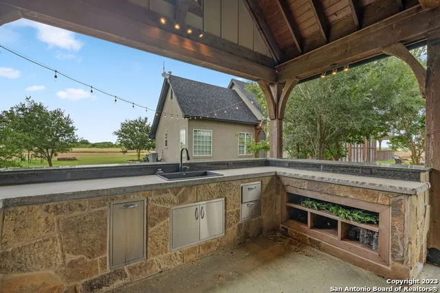 2538 COUNTY ROAD 223 Floresville, TX 78114