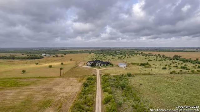 2538 COUNTY ROAD 223 Floresville, TX 78114