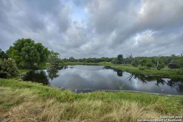 2538 COUNTY ROAD 223 Floresville, TX 78114