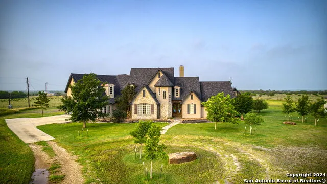 2538 COUNTY ROAD 223 Floresville, TX 78114