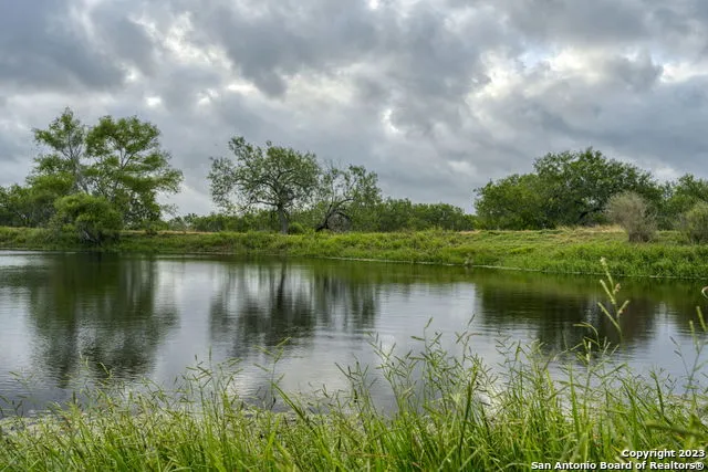 2538 COUNTY ROAD 223 Floresville, TX 78114