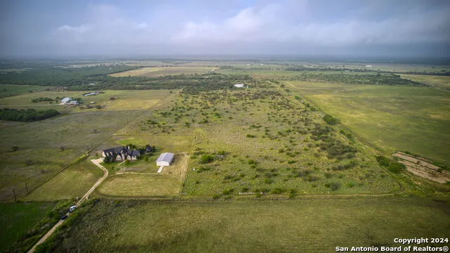 2538 COUNTY ROAD 223 Floresville, TX 78114