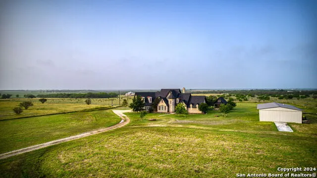 2538 COUNTY ROAD 223 Floresville, TX 78114