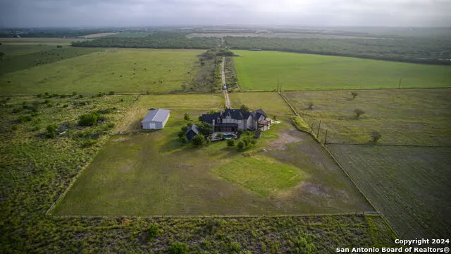 2538 COUNTY ROAD 223 Floresville, TX 78114