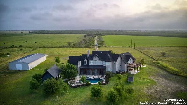 2538 COUNTY ROAD 223 Floresville, TX 78114