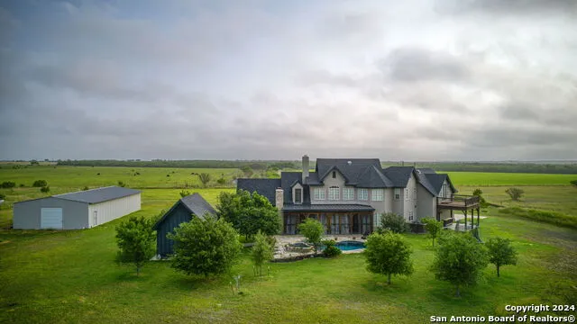 2538 COUNTY ROAD 223 Floresville, TX 78114