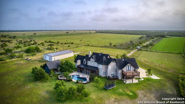 2538 COUNTY ROAD 223 Floresville, TX 78114