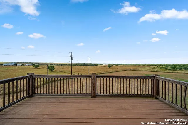 2538 COUNTY ROAD 223 Floresville, TX 78114