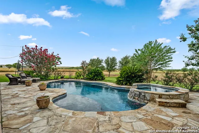 2538 COUNTY ROAD 223 Floresville, TX 78114